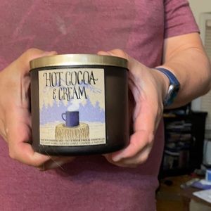 Hot cocoa and cream candle.